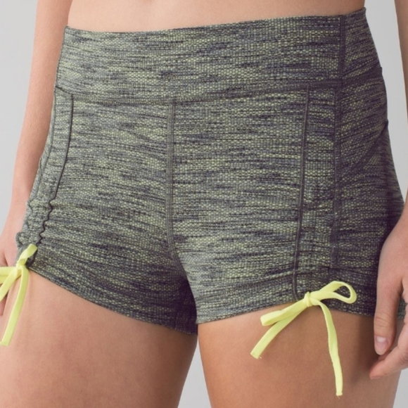 Lululemon Liberty Shorts - Picture 8 of 8